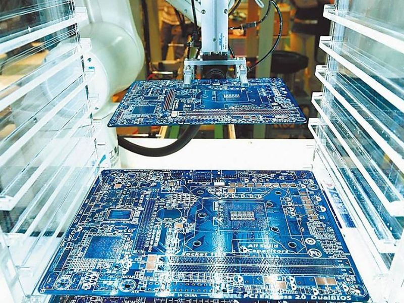 PCB pioneer stocks rose steadily and warrants flashed