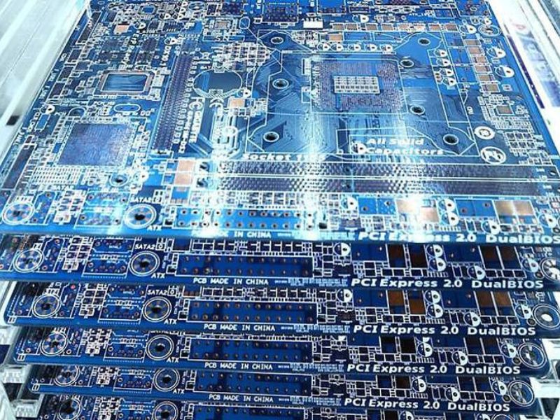 AI ignites the PCB supply chain! Taiwanese manufacturers' revenues surge across the board, with analysts bullish on these two sectors.