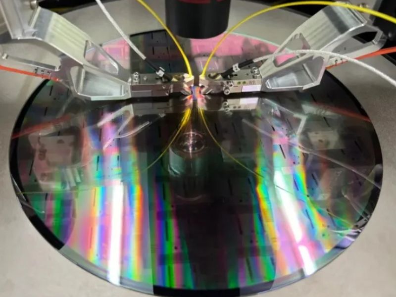 佈局矽光子 經長：機會是留給準備好的人